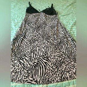 Women's Nick & Sarah Intimates Leopard Print Pajama Gown-Size Medium